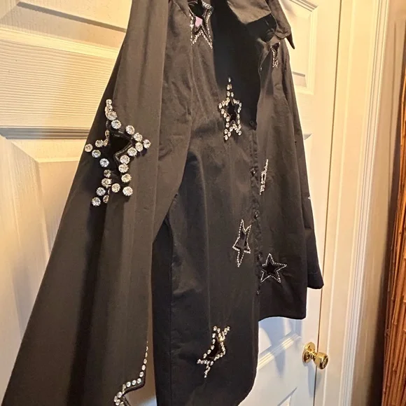 Black Star Cutouts Embellished Button-Up Shirt - Picture 4 of 7